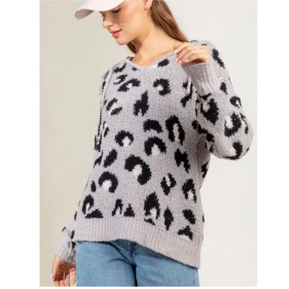 SHEIN V-Neck Gray and Black Patterned Sweater